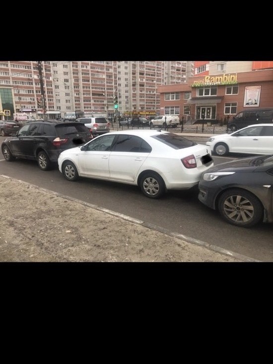 В Воронеже полицейские устанавливают обстоятельства столкновения пяти автомобилей