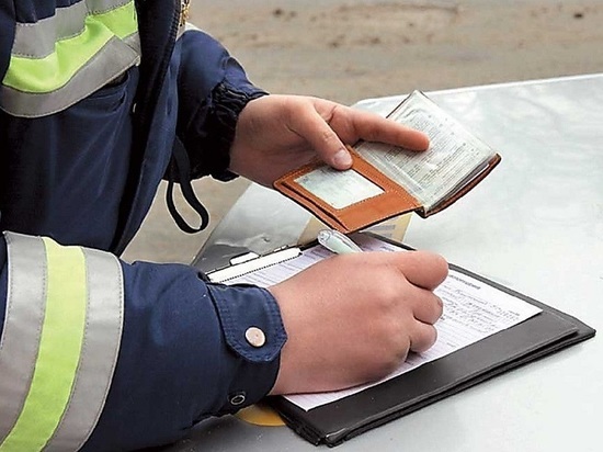Конкретнее всего файер-шоу от костромских тиктокеров оценили сотрудники ГИБДД