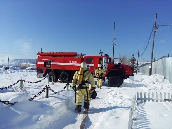 Пожарные спасли дом в селе Сунтар и баню в Якутске