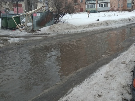 Рязанка пожаловалась на затопленную улицу Новаторов