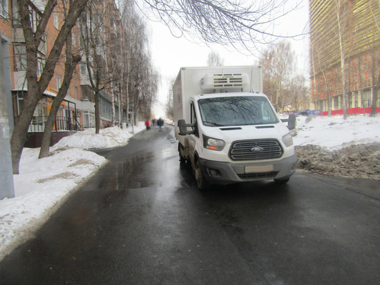 Пенсионерка попала под колеса грузовика в Ижевске