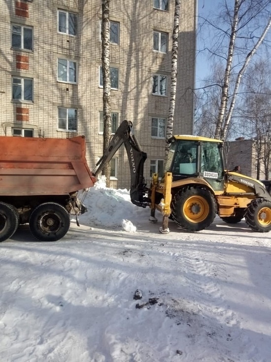 На этой неделе из дворов Йошкар-Олы вывезено около 1200 кубов снега