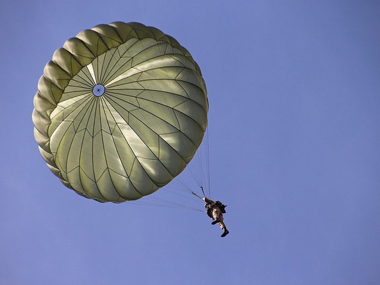 Юного парашютиста из Тарко-Сале унесло ветром на высоковольтные провода