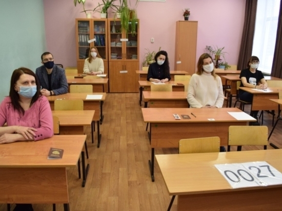 Родители ивановских школьников сели за парты, чтобы написать ЕГЭ по русскому языку