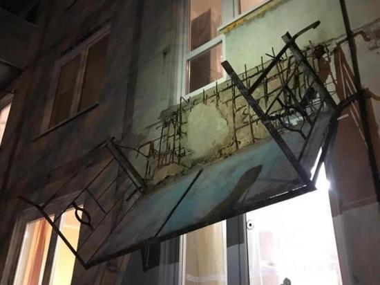 Три человека пострадали в результате обрушения балкона в Балабаново