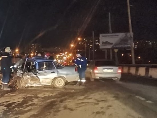 В Ростове  в ДТП попали две иномарки «Дэу Нексия»