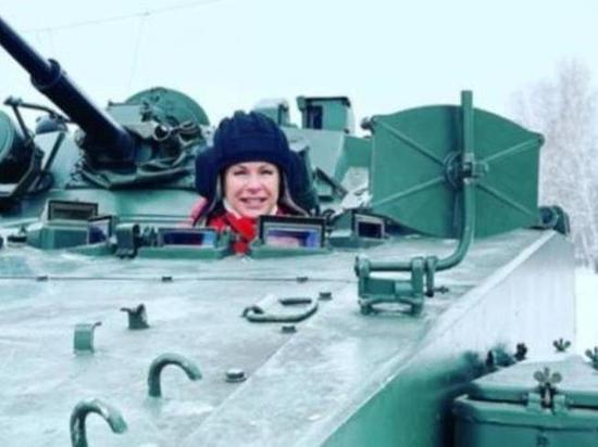 Заммэра Новосибирска в танке обещала разобраться в плохой уборке снега