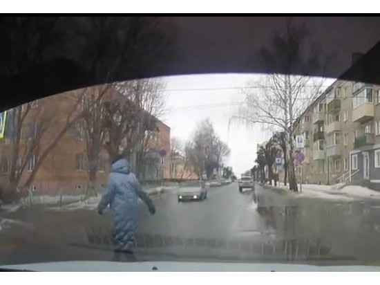 В центре Рязани «четырнадцатая» едва не сбила женщину на переходе