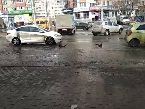 Рязанцы пожаловались на дорожную «яму-убийцу» в Дашково-Песочне