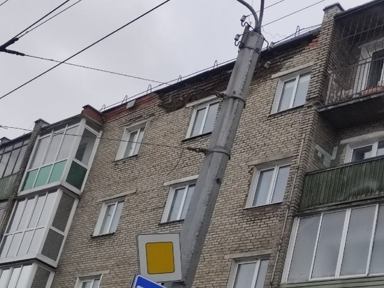 В Ленинске-Кузнецком частично обрушилась стена многоквартирного дома