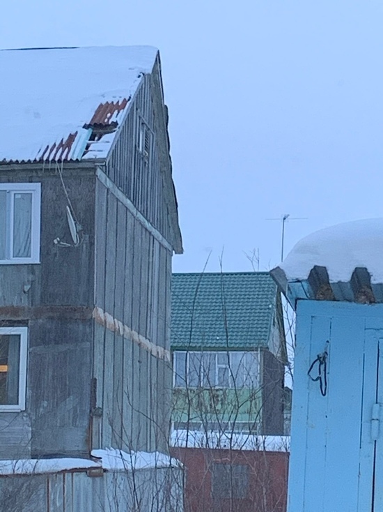 Снег идет с потолка: жители Лабытнанги пожаловались на бездействие УК