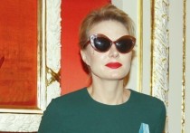 Актриса является крестной матерью девушки
