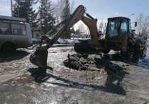 В понедельник, 22 марта, на улицы и дороги Барнаула вышло 87 единиц снегоуборочной техники
