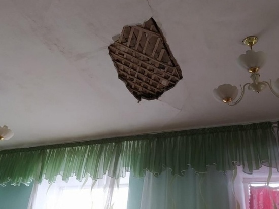 В школе Троицка, где на детей обрушился потолок, провели проверку
