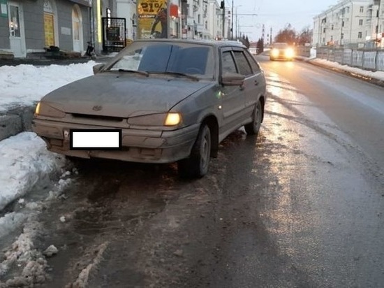 В Екатеринбурге 19-летний водитель, имеющий 75 штрафов, допустил наезд на молодого человека