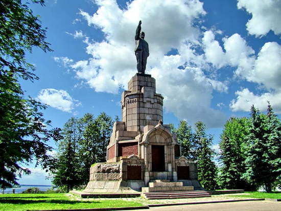 Памятник Ленину в Центральном парке Костромы останется на своем месте