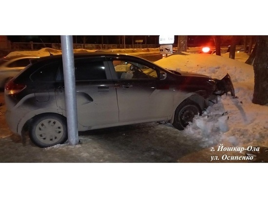 В Йошкар-Оле пассажирка пострадала при столкновении двух авто