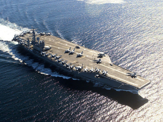 Показан экстремальный дрифт атомного авианосца USS Nimitz