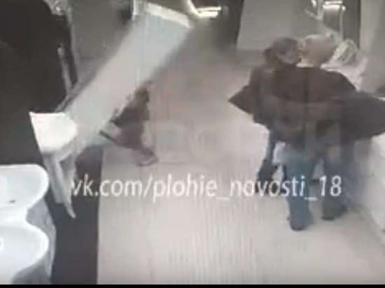 Шкаф упал на ребёнка в магазине мебели в Иркутске