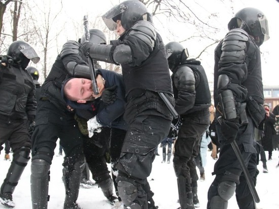 Окружное руководство Росгвардии осудило за хамское отношении к силовикам участников митингов в Петербурге