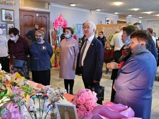 Союз ветеранов Ямала организовал выставку декоративно-прикладного искусства в Тюмени