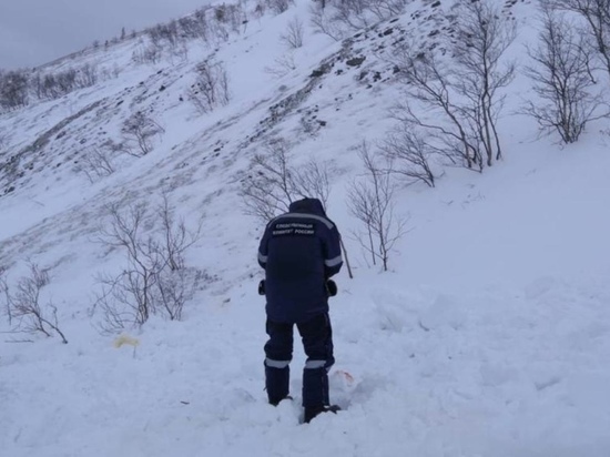 Спасатели проложили маршрут для спасения юных петербуржцев с горы Маннепахк