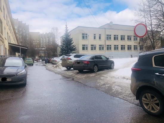 В Обнинске борются с автонарушителями на территории больничного городка