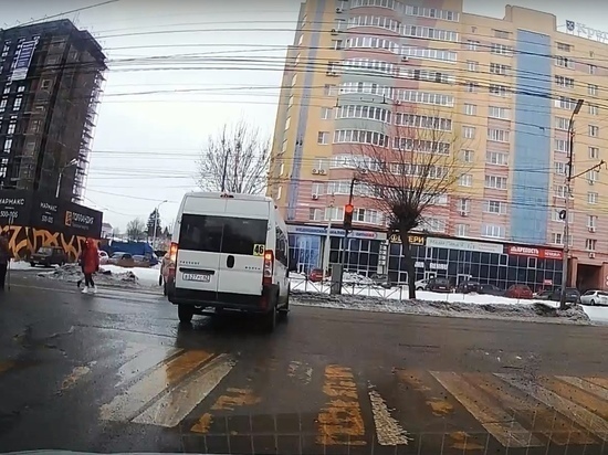 В Рязани наказали водителя маршрутки за проезд на красный по встречке