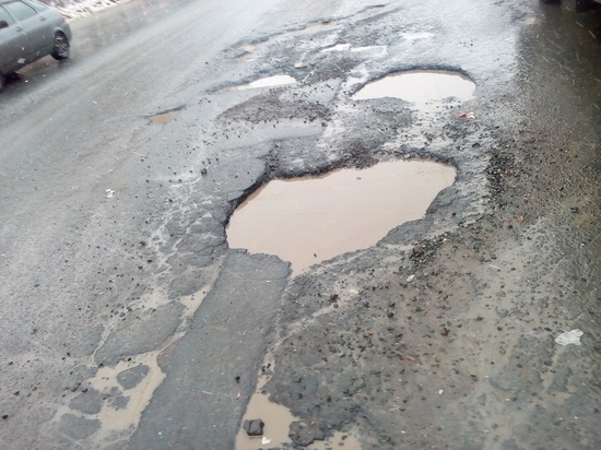 В Оренбурге автомобилисты жалуются на качество дорожного покрытия