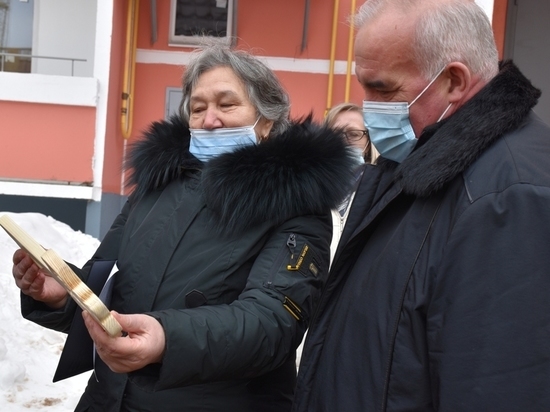 В Костроме еще 157 семей обманутых дольщиков получили, наконец-то, ключи от новых квартир