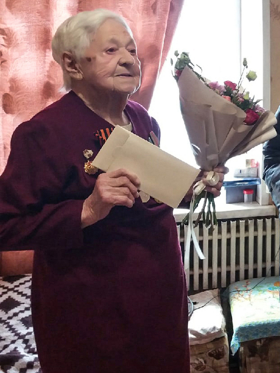 В Воронеже ветеран отметила 100-летний юбилей