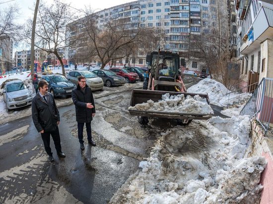 Сергей Антипов лично проверил качество уборки дворов и тротуаров в Курчатовском районе Челябинска