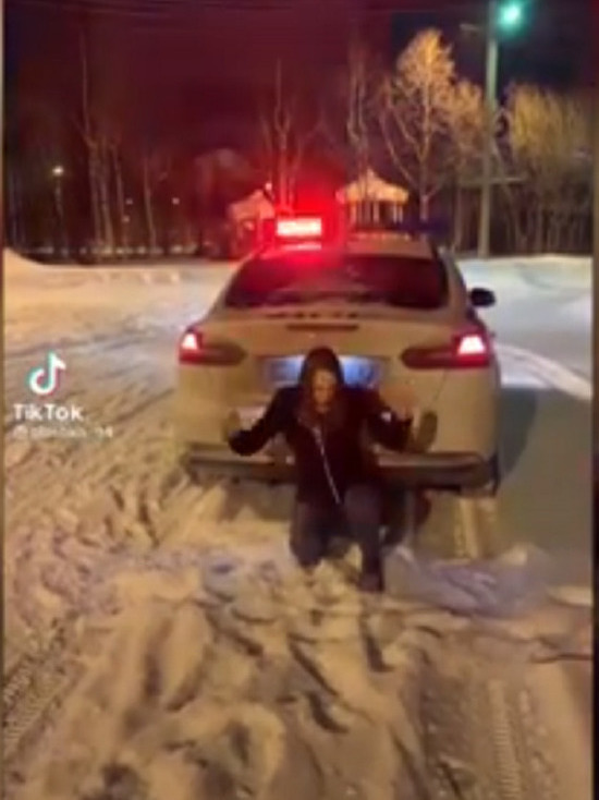 Началась служебная проверка: тиктокерша из Ямала сняла видео под песню «Вороваек» на фоне полицейской машины