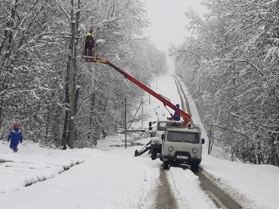 Энергетики вернули свет в дома более половины жителей Адыгеи, пострадавших от снегопада