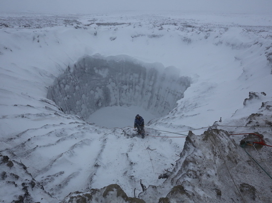 Ученый РАН раскрыл тайну происхождения кратеров на Ямале