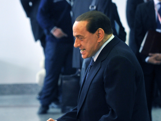 СМИ: Берлускони выписали из больницы