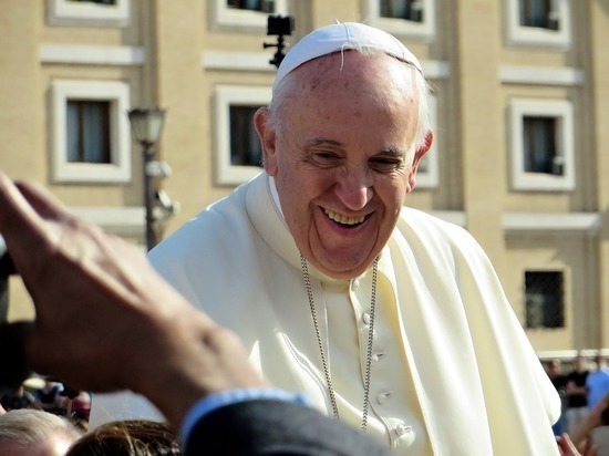 Папа римский решил уменьшить зарплаты кардиналам