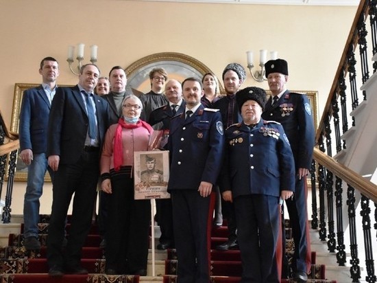 Эстонские казаки вернули боевые награды родственниками погибшего под Нарвой костромича