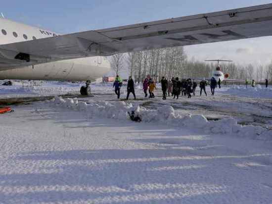 В аэропорту Челябинска почти на 8 часов задержали рейс до Москвы из-за поломки самолета