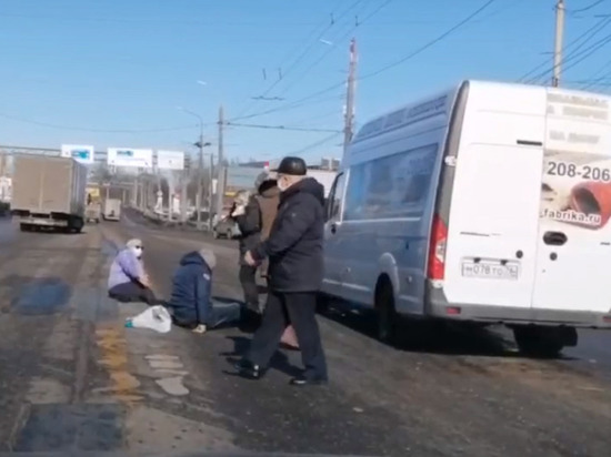 В Ярославле маршрутка на переходе сбила нескольких пешеходов