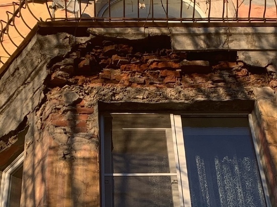 Рязанцы снова пожаловались на разрушение фасада дома на улице Дзержинского