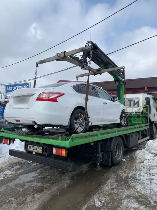 В Казани приставы обнаружили в автосервисе авто должницы