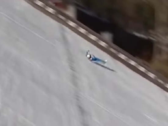 Норвежский прыгун с трамплина упал и потерял сознание на этапе КМ