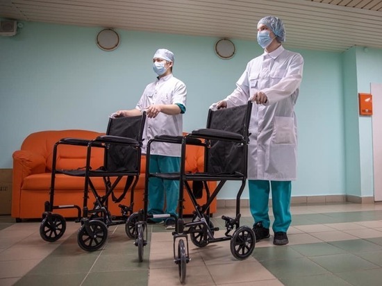 Благодаря медицинской фракции в гордуме Екатеринбурга в онкологическом диспансере появились кресла-коляски и пульсоксиметры