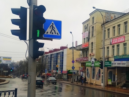 Более 900 водителей игнорировали светофоры на дорогах ДНР