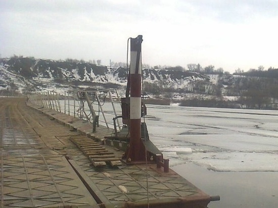 В Спасском районе закрыли движение по мосту через Оку у села Троица