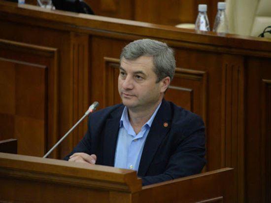 ПСРМ и «Pentru Moldova» потребовали у Санду отменить консультации