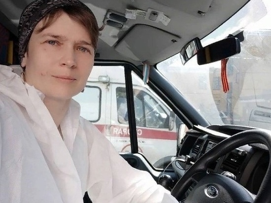 Стихи, машины и коты: как единственная женщина-водитель «скорой» в Твери научилась ездить по встречке