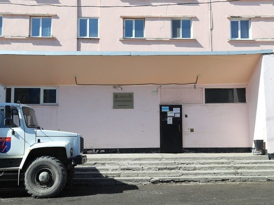 Студентов СахГУ переводят из общежития, где умерли два парня
