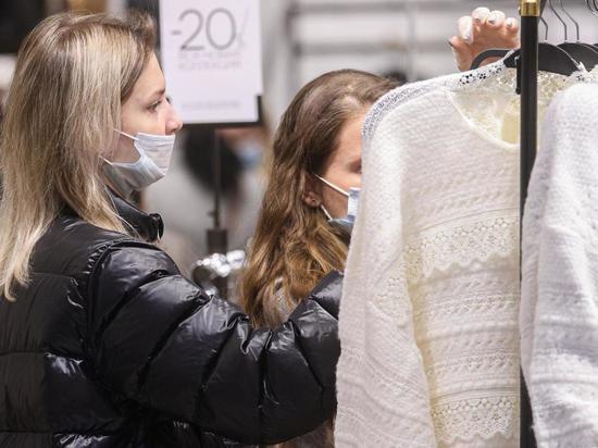 Одежда в российских магазинах к лету может подорожать на треть